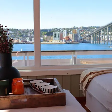 Panoramic Harbour View Apartment *